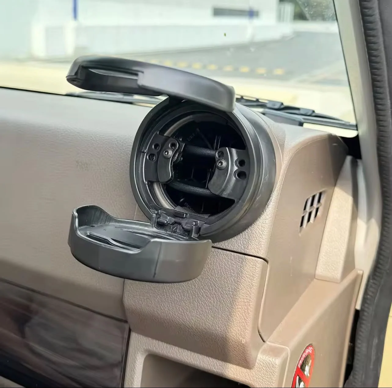 A/C Vent Cupholder — LC70