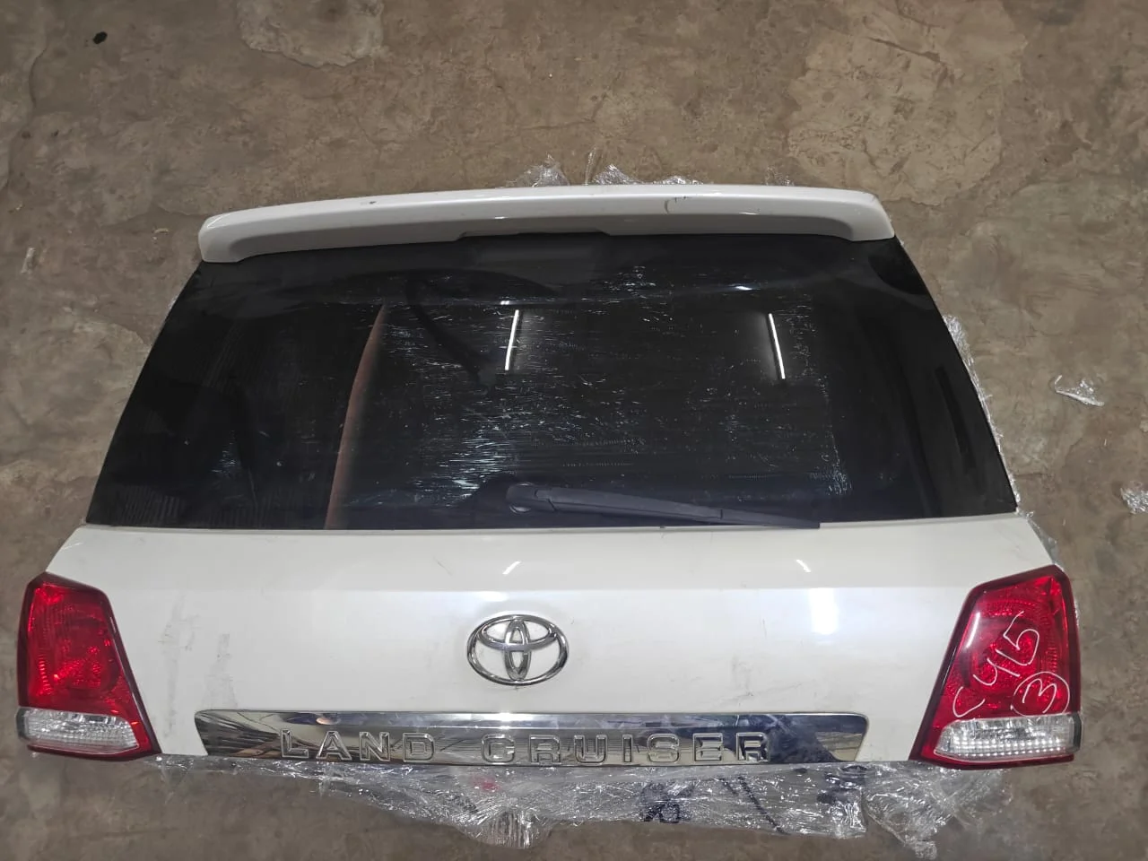 Rear Upper Tailgate -LC200